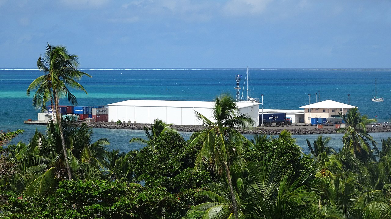 Wallis, view of the ocean and palm trees and shipping containers