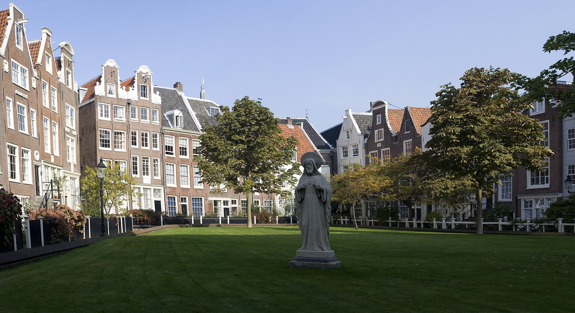 The courtyard at Begijnhof, Amsterdam