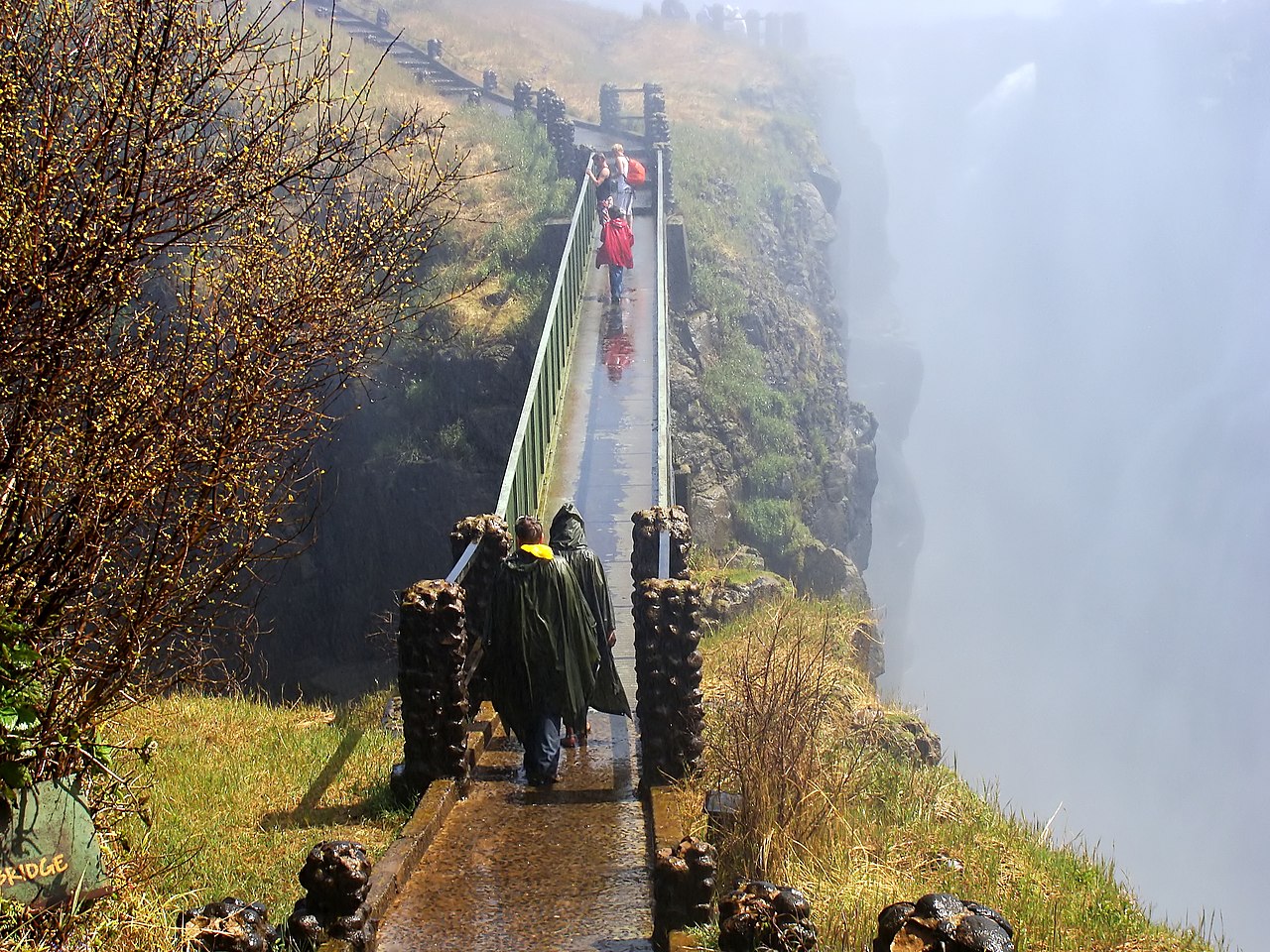 Knife_edge_bridge_Victoria_Falls