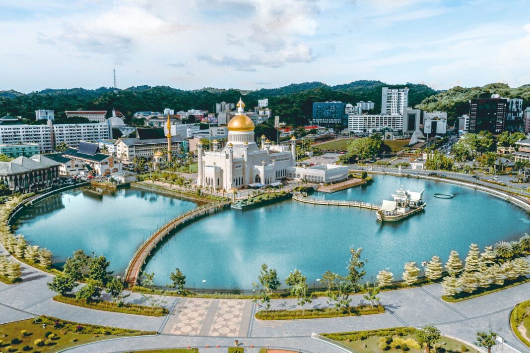A photo of the Sultan Omar Ali Saifuddien Mosque in Brunei's capital, Bandar Seri Begawan.