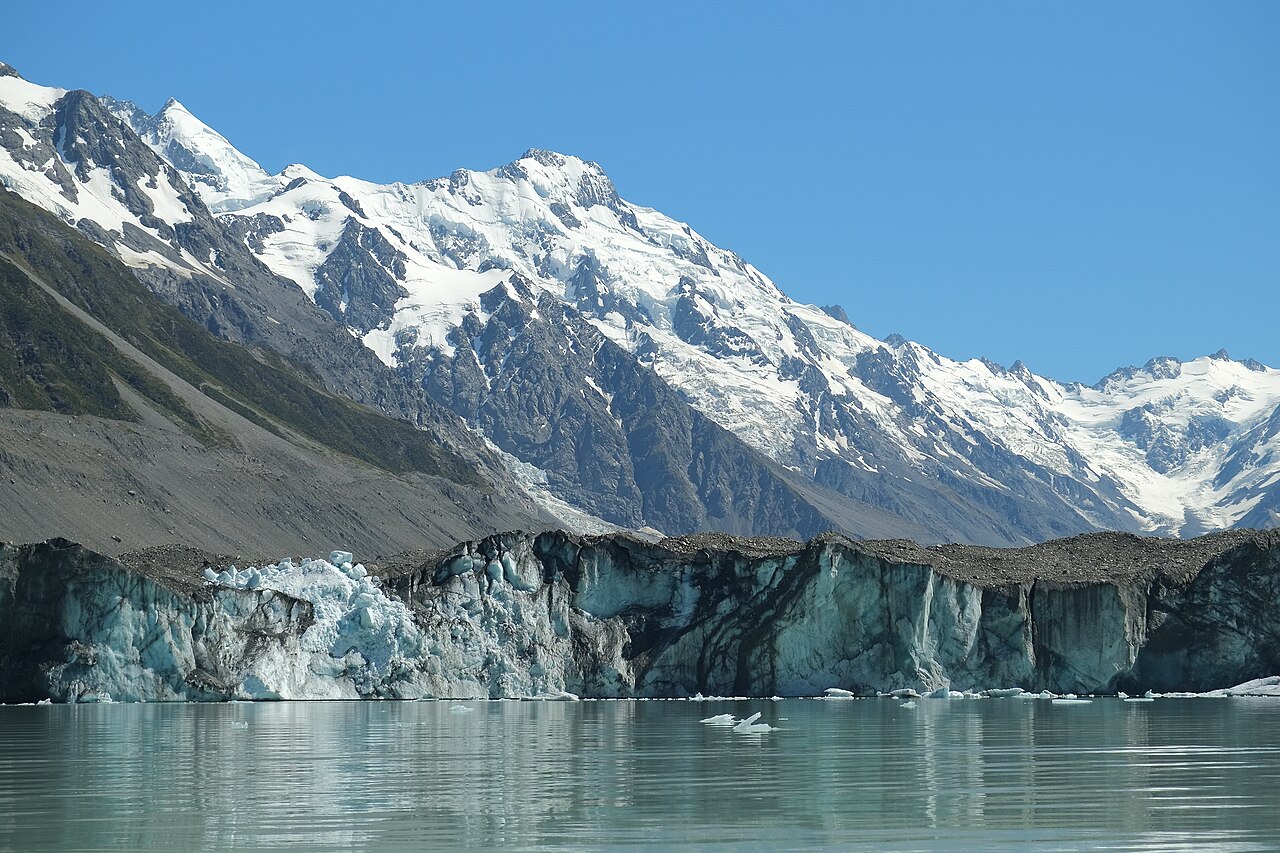 Close-up of Tasman Glacier in front of Mt Haidinger